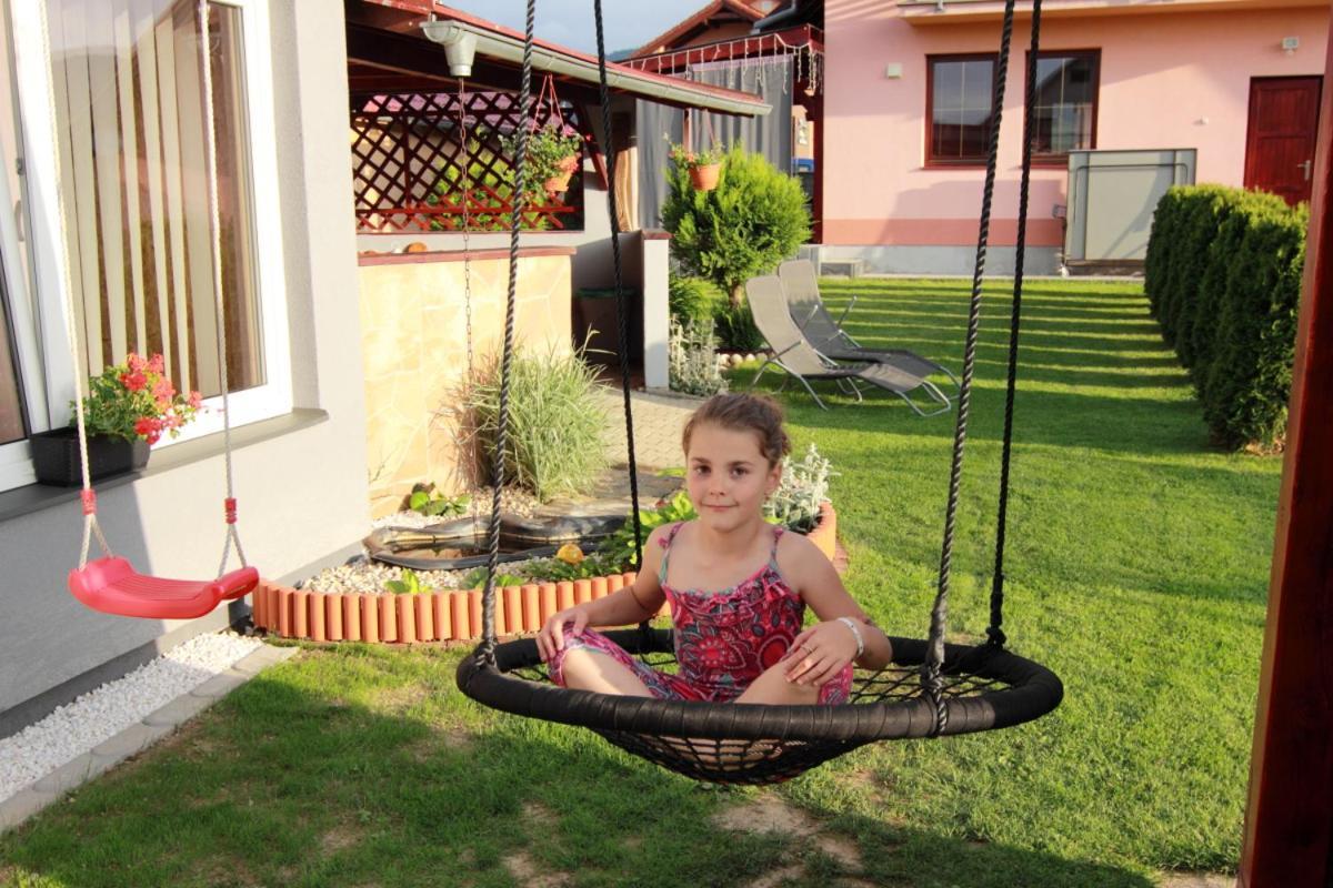 Bešeňová Apartmanovy Dom Stela מראה חיצוני תמונה