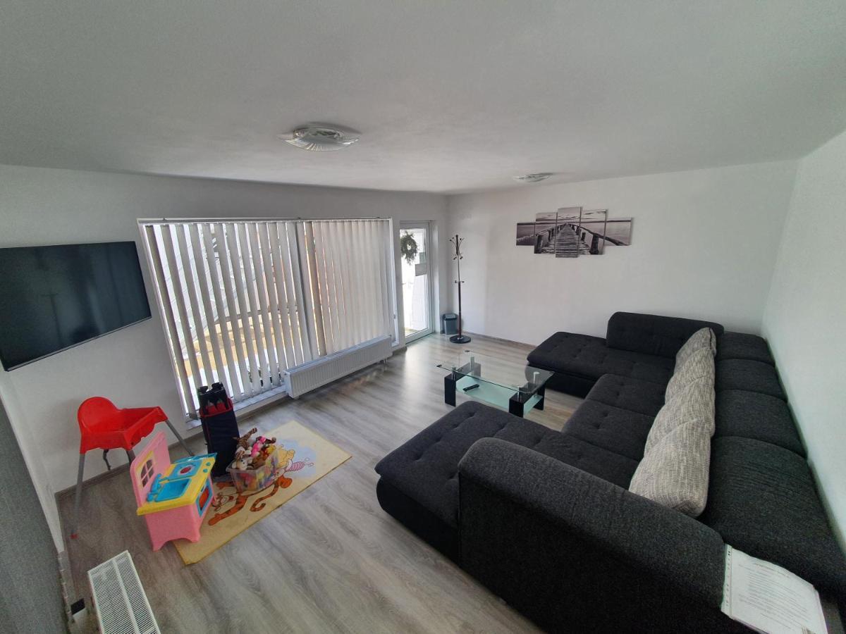 Bešeňová Apartmanovy Dom Stela מראה חיצוני תמונה