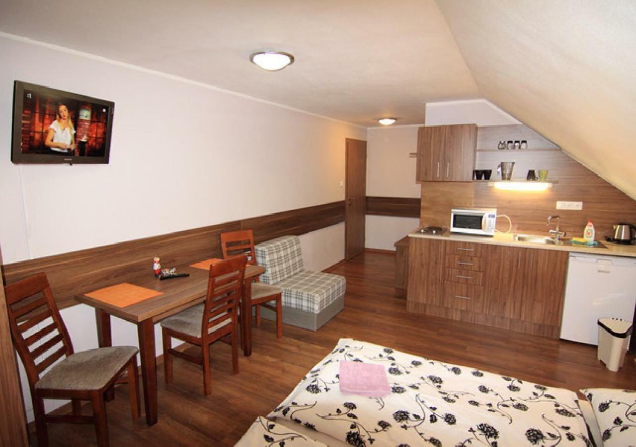 Bešeňová Apartmanovy Dom Stela מראה חיצוני תמונה
